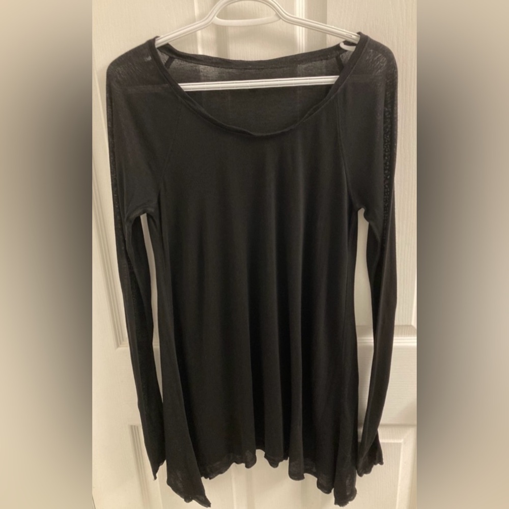 COZY Lululemon long sleeve flowy top, black